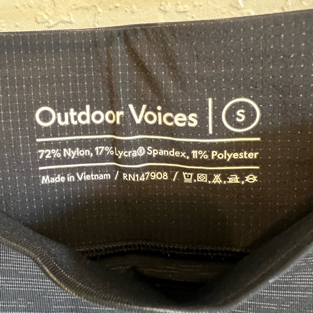 Outdoor Voices Gray Workout 3/4 Leggings with Subtle Dot Texture